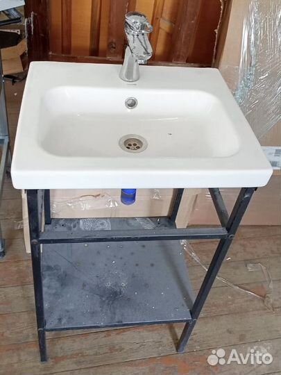 Раковина с тумбой