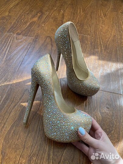 Туфли со стразами 36