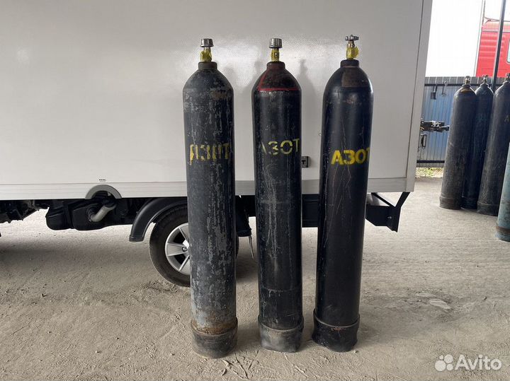 Азот в баллонах