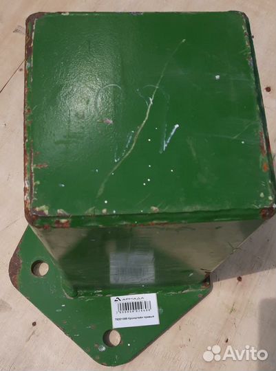 78201088 Кронштейн правый