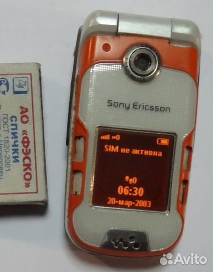 Антикварный телефон SonyEricson W710i зу +наушники