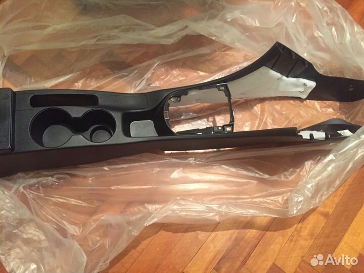 Центральная консоль без подлокотника оригинальная