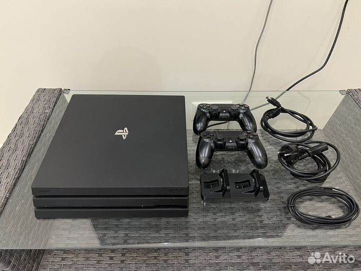Sony PlayStation 4 Pro 1TB +Игры +2 геймпада