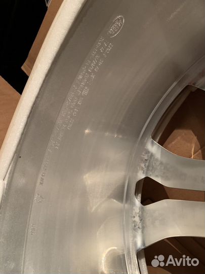 Колесный диск оригинальный Range Rover R22 SV Auto