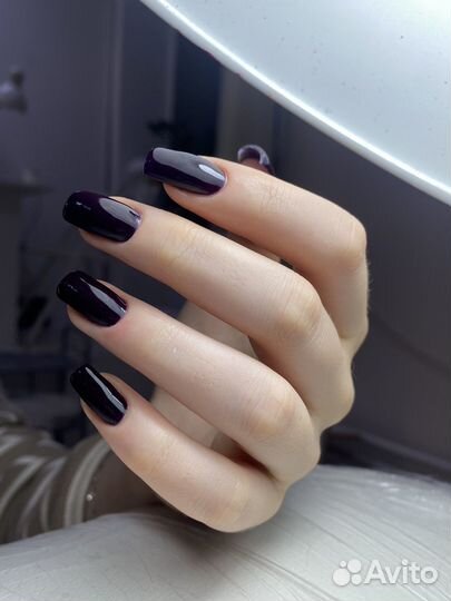 Модель на маникюр с покрытием гель лак френч