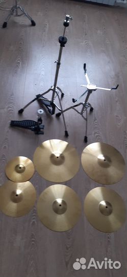 Ударная установка, тарелки, стойка хай-хэт