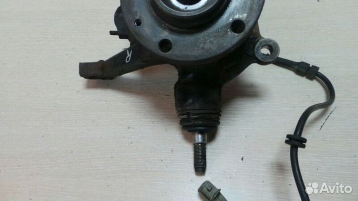 Кулак поворотный передний правый передний правый