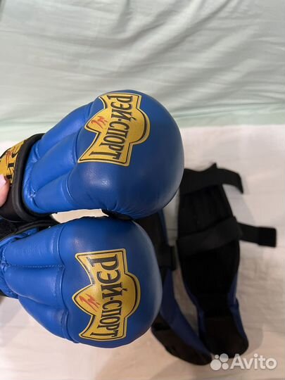 Защита голени, перчатки, шлем