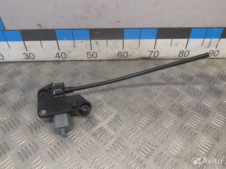 Б/У Моторчик солнцезащитной шторки правый BMW F