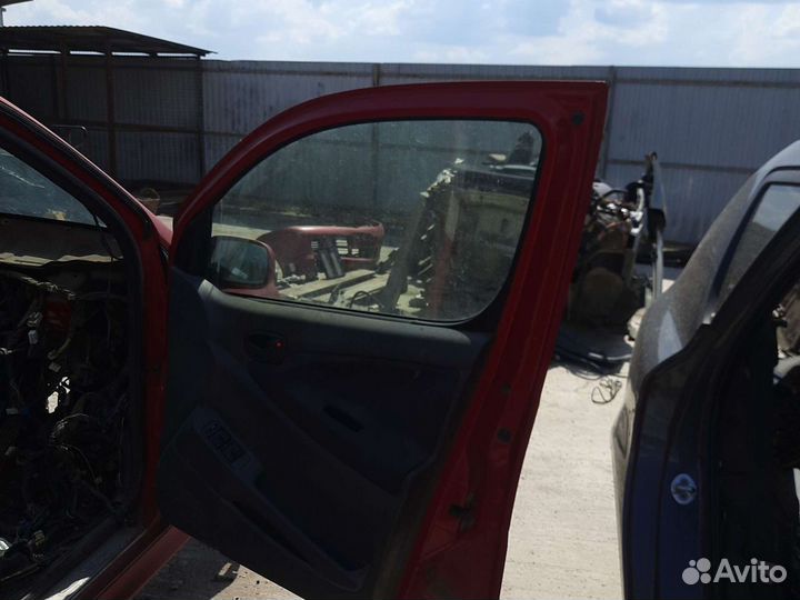 Дверь правая Daihatsu yrv передняя