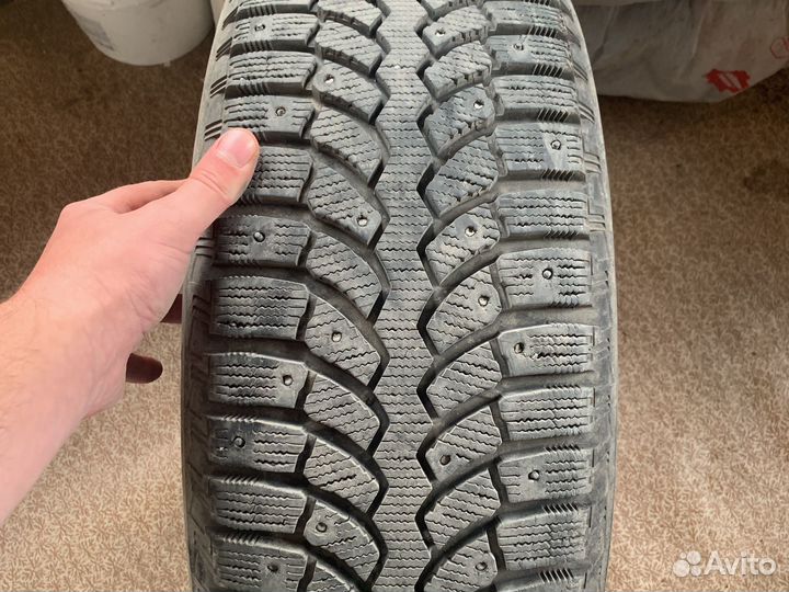 Bridgestone Blizzak Spike-01 215/60 R16