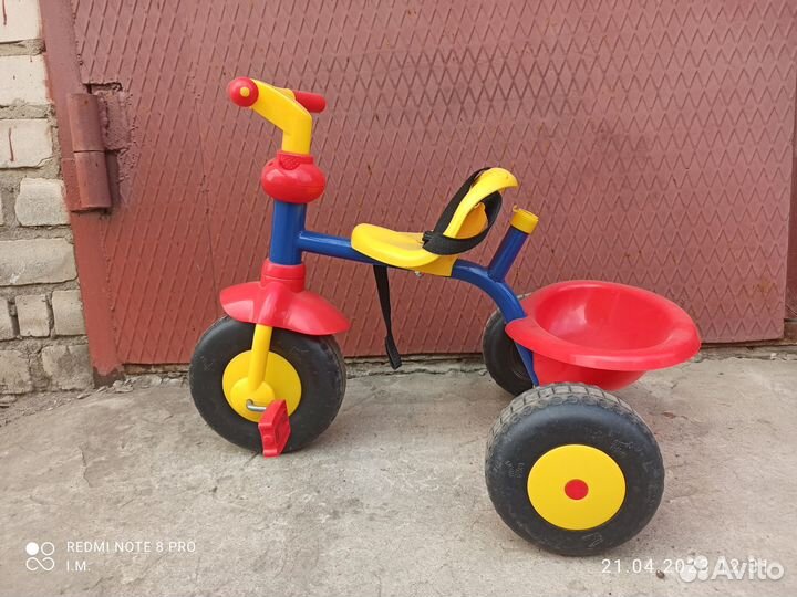 Трехколесный велосипед с родительской ручкой