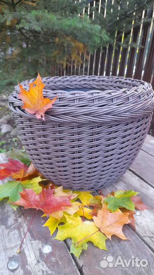 Кашпо из искусственного ротанга