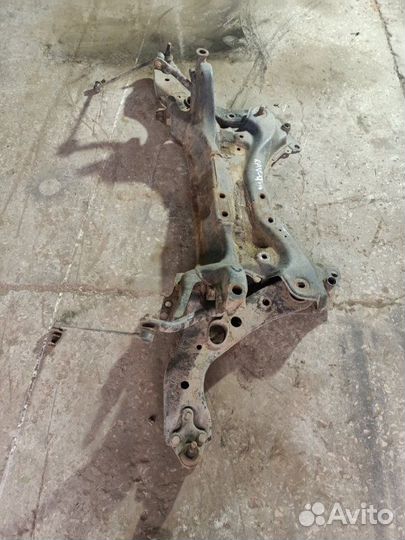 Балка подвески (подрамник) передняя Toyota Rav4