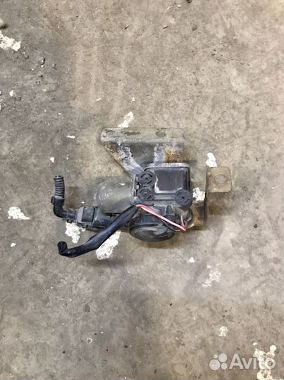 Насос блокировки на Киа Соренто 2005 год