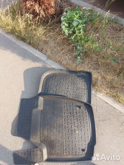 Резиновые коврики на skoda rapid