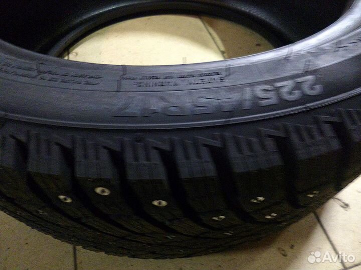 Triangle IcelynX TI501 215/60 R16 99T