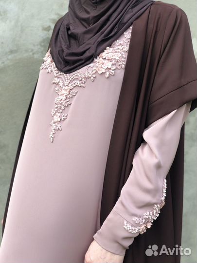 Платье с накидкой