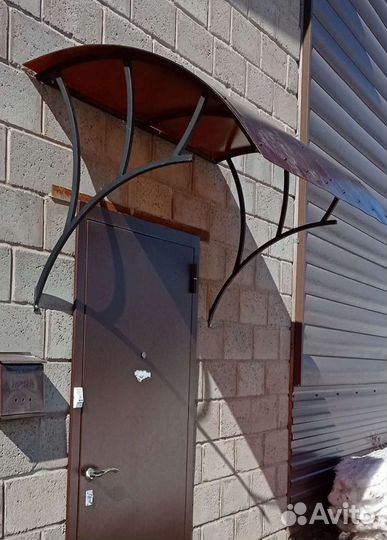 Козырек над входной дверью