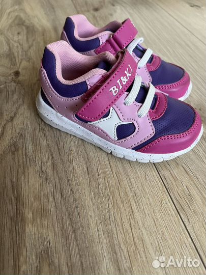 Кроссовки новые 23