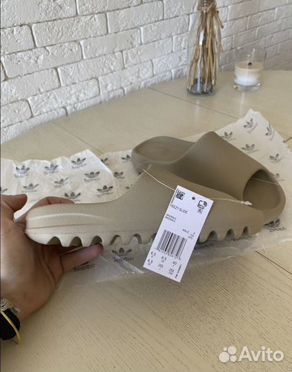 Тапки adidas yeezy slide бежевые