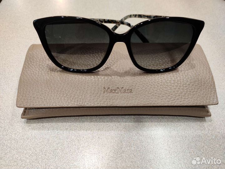 Солнцезащитные очки Max Mara