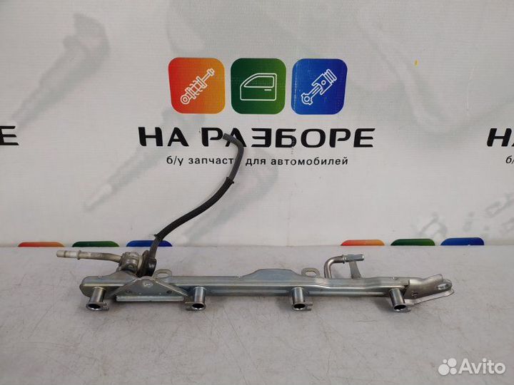 Топливная рейка правая Toyota Land Cruiser 200