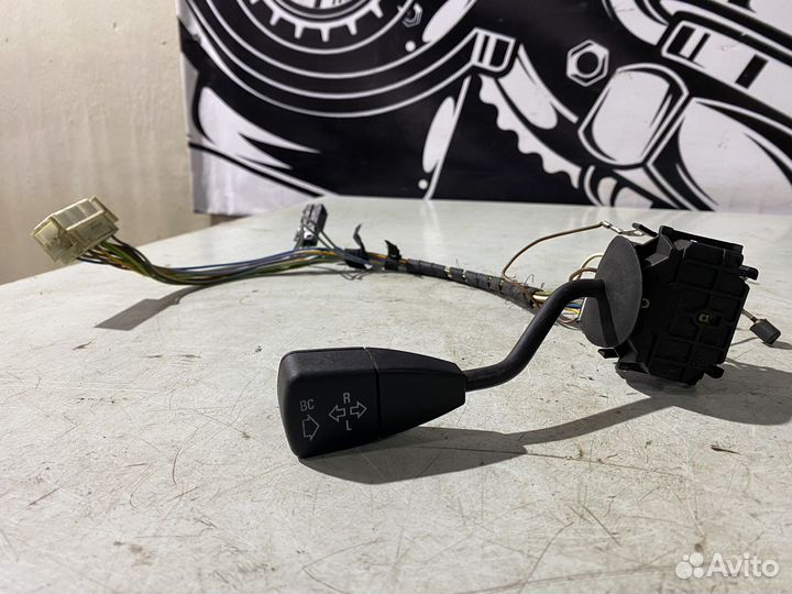 Подрулевой переключатель поворотника BMW 5 E34