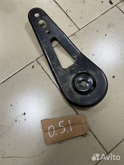 Кронштейн заднего подрамника Land Range Rover