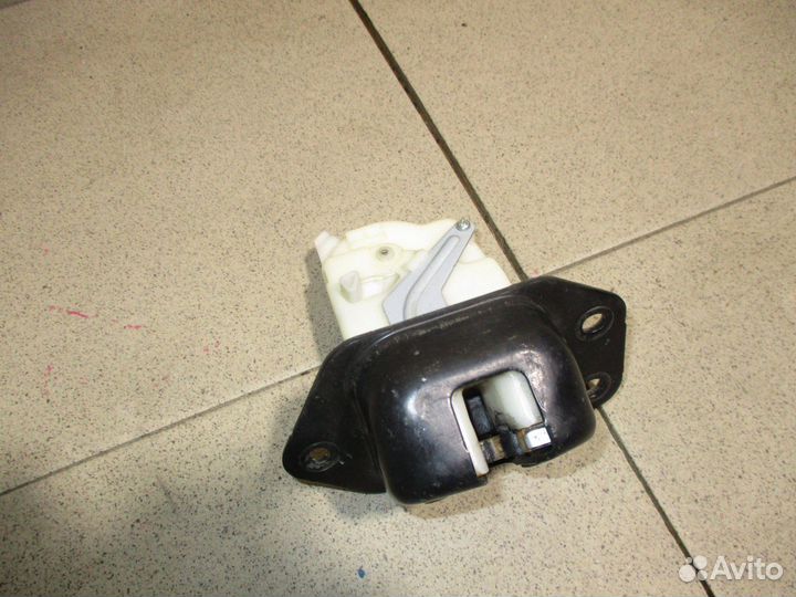 Замок багажника Nissan Juke (F15)