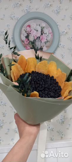 Съедобные букеты из сухофруктов и орехов