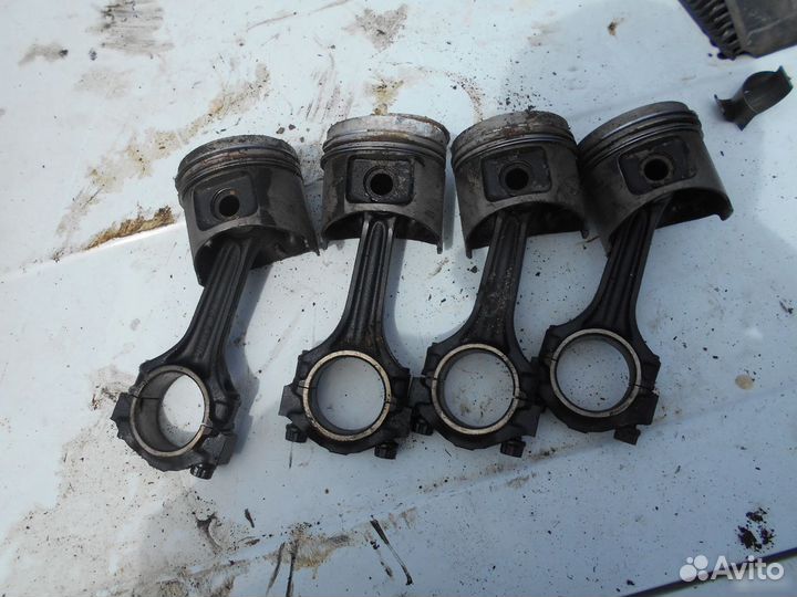 Поршень с шатуном для Mercedes Benz W124 1984-1993