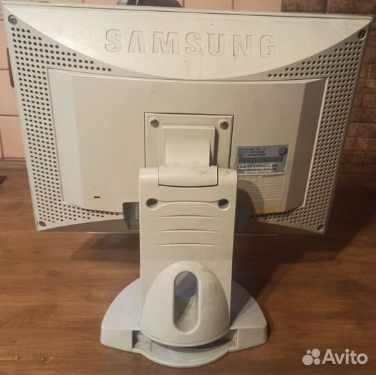 Монитор Samsung 15