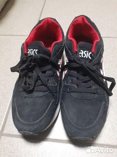 Кроссовки разные