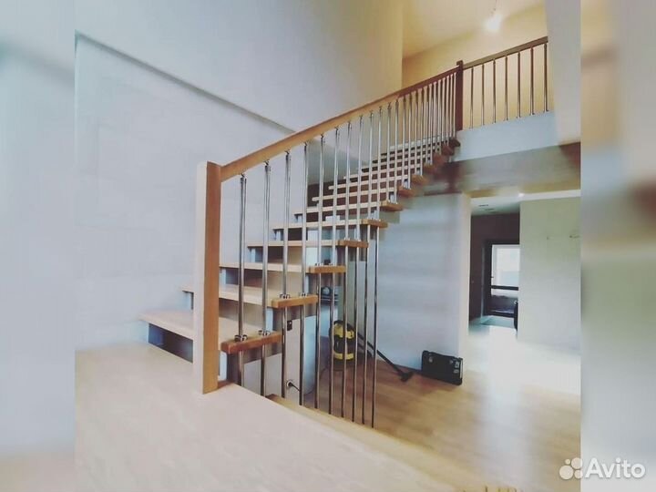 Ступени для лестниц и другие комплектующие О