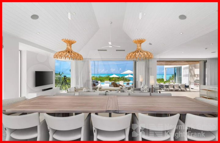 Дом 875 м² на участке 33 сот.