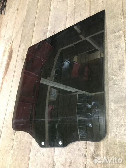 Стекло задней двери Mitsubishi pajero 4
