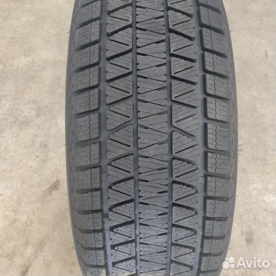 Bridgestone Blizzak DM-V3 285/45 R22 110T