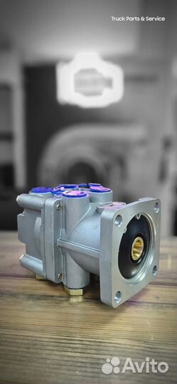 Кран тормозной главный (под педаль) Volvo FH12/FH1