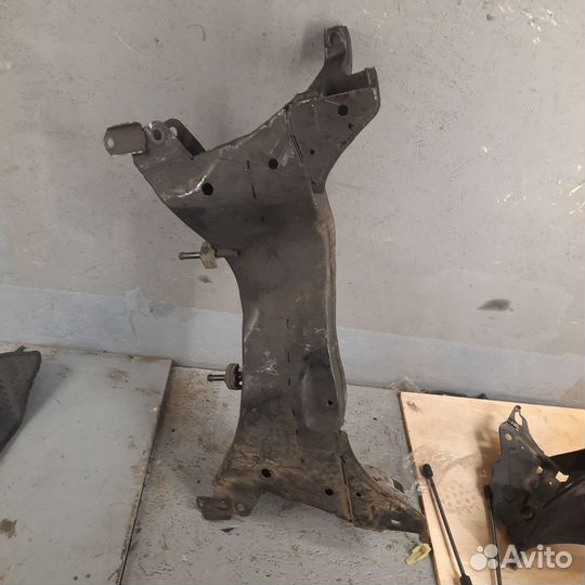 Передний Подрамник Mitsubishi Lance 9 Outlander 1