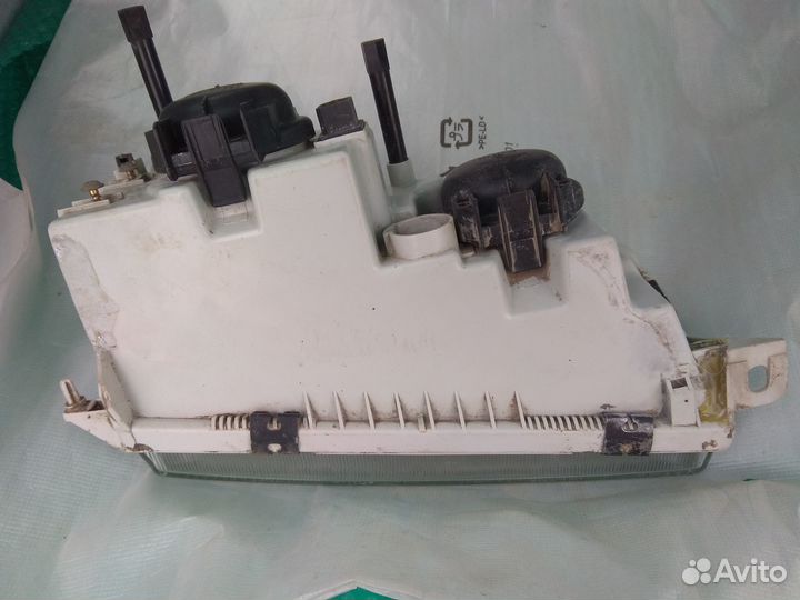 Фара левая ваз 2110