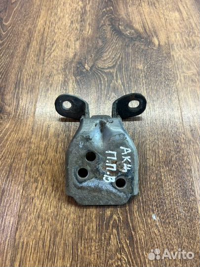 Петля двери передняя правая Hyundai Accent