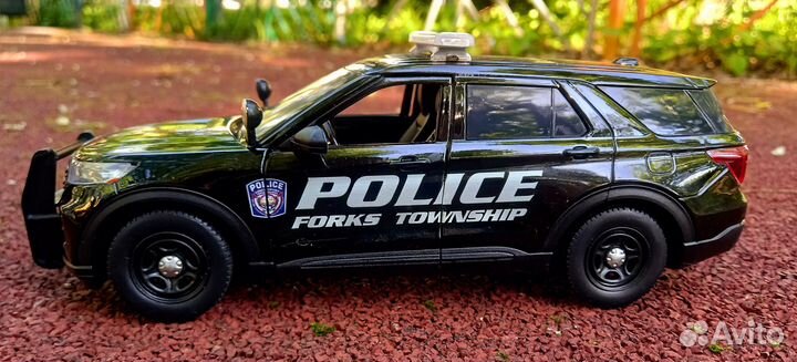 Ford police interceptor utility 1/24