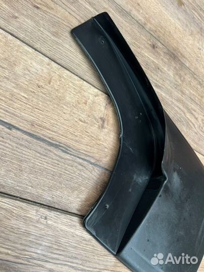 Брызговик задний правый Nissan Terrano D10 H4M 438