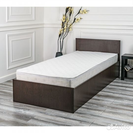 Кровать с матрасом