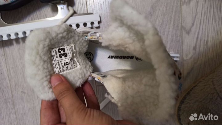 Коньки зимние 33 размер в чехле