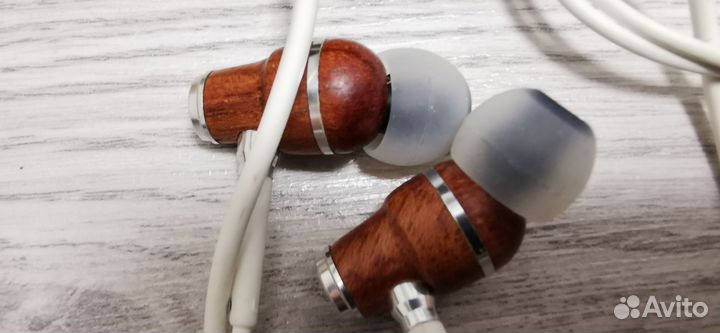 Проводные наушники