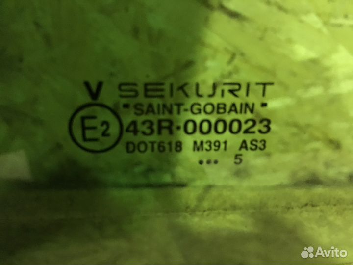 Фольксваген Туарег стекло заднее левое