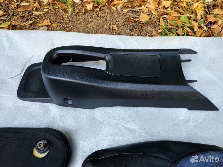 Штатный подлокотник лада Веста комплект