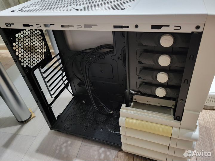 Корпус Thermaltake Level 10 Gts Snow edition